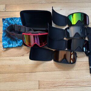 Anon goggle set with 5 lenses and magnetic balaklava